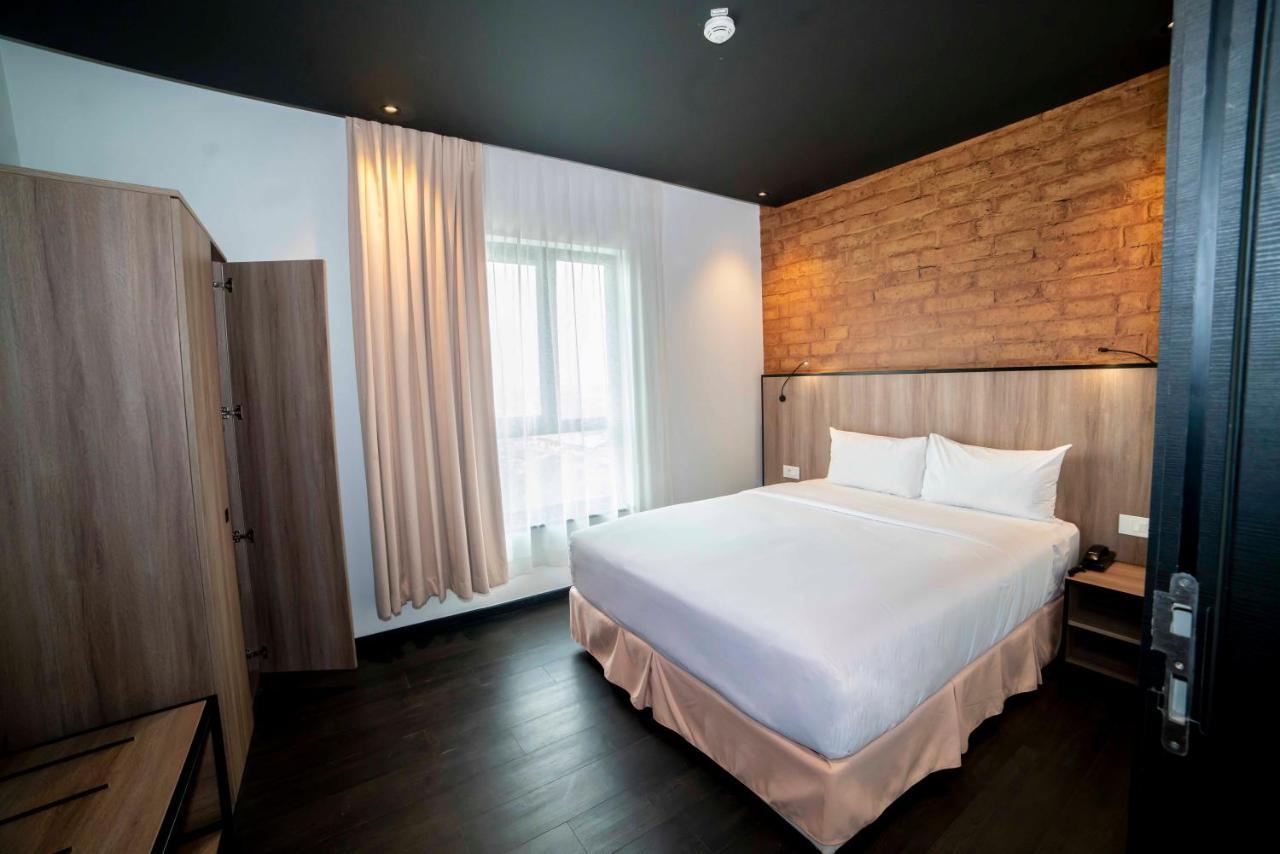 Onomo Hotel Дуала Екстериор снимка