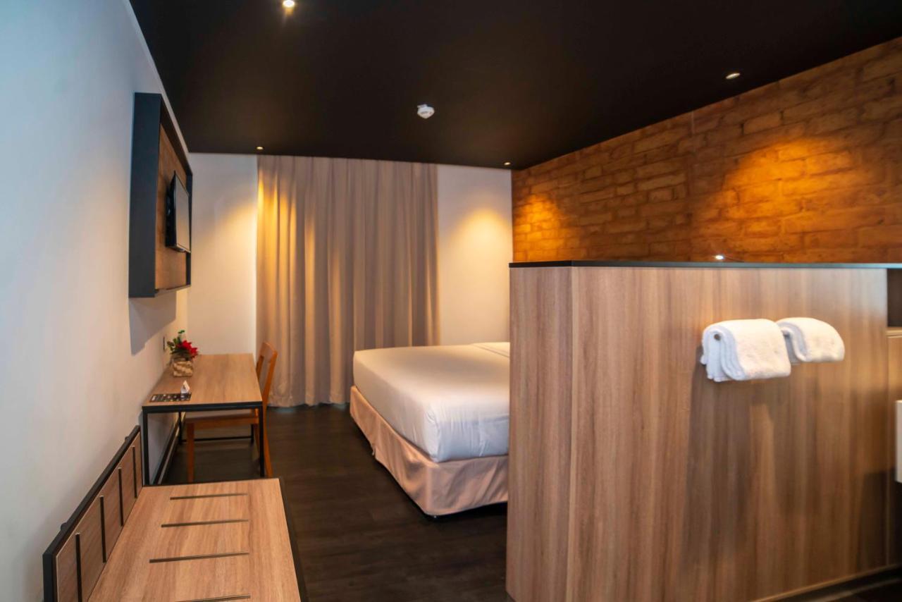 Onomo Hotel Дуала Екстериор снимка